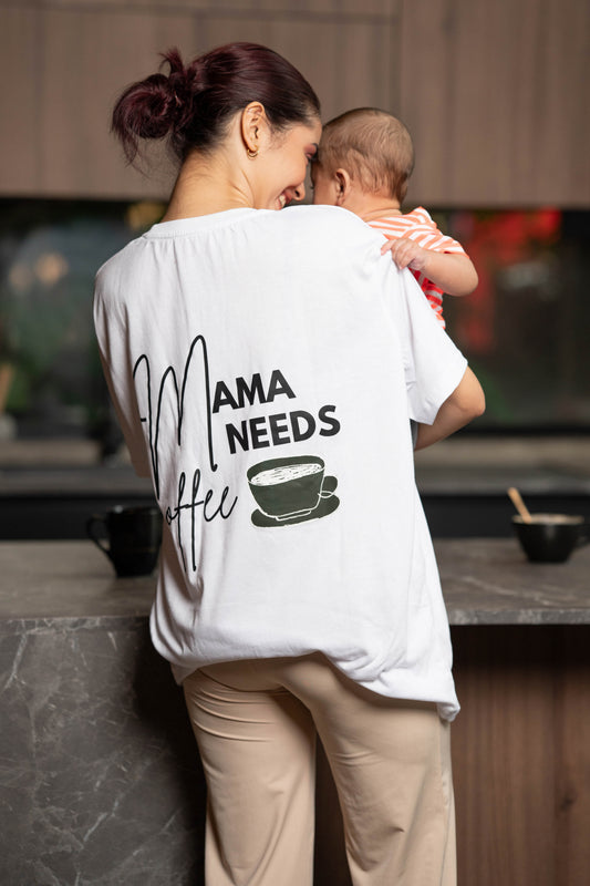 MAMA NEEDS ; SLOGAN T-SHIRT